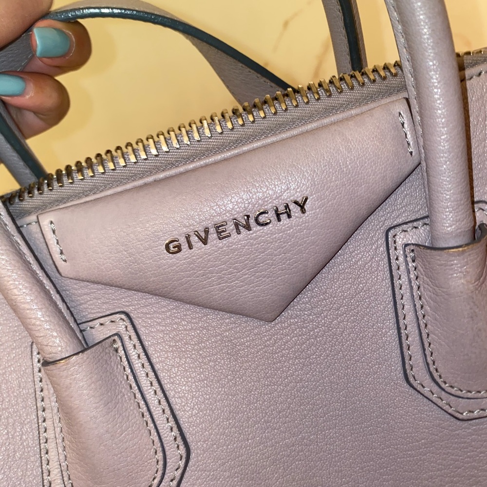 * SOLD* Givenchy Antigona - Picture 5 of 9